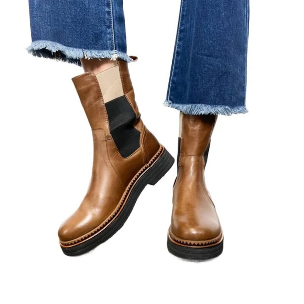 Bueno Giselle Leather Chelsea Boot in Taupe